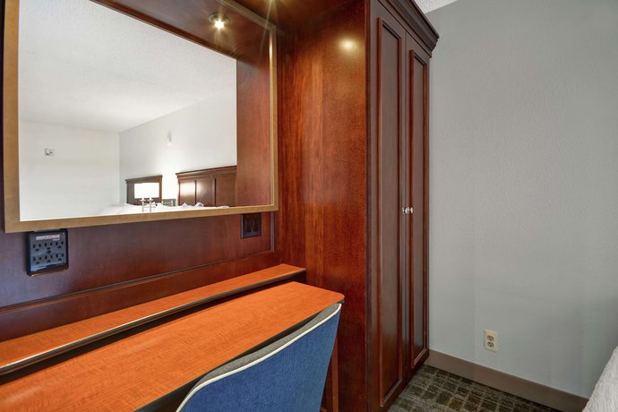 Imagen de la habitación del Hotel Hampton Inn Detroit/Madison Heights/South Troy. Foto 7