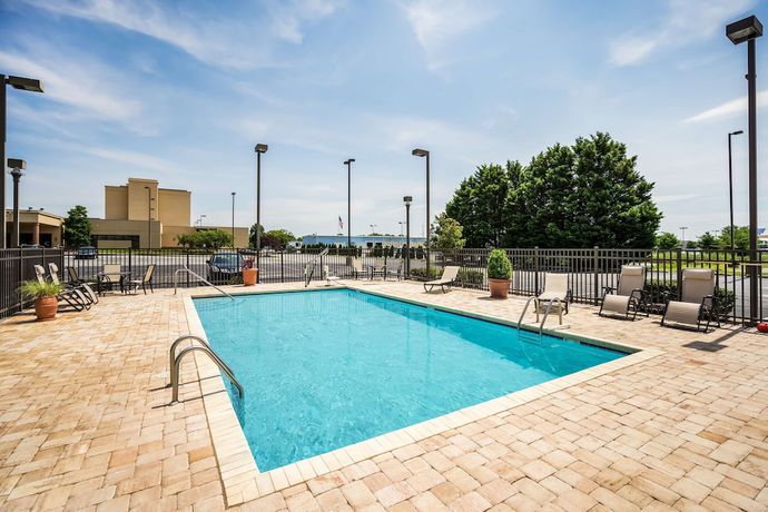 Imagen de la piscina del Hotel Hampton Inn Dover, Dover. Foto 20