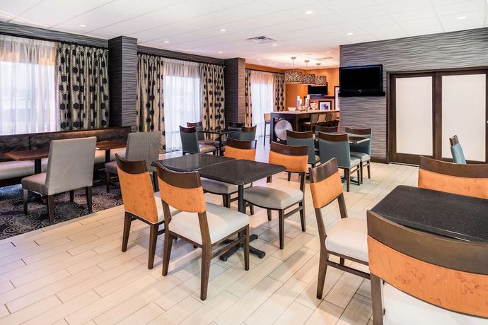 Imagen de los interiores del Hotel Hampton Inn Dover, Dover. Foto 19