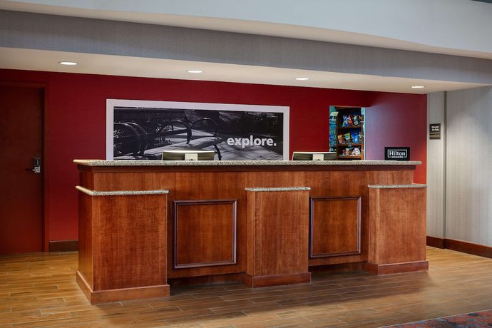 Imagen de los interiores del Hotel Hampton Inn Dubuque. Foto 17