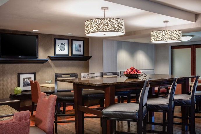 Imagen de los interiores del Hotel Hampton Inn Dubuque. Foto 18