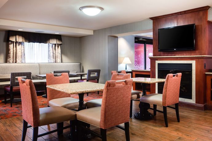 Imagen de los interiores del Hotel Hampton Inn Dubuque. Foto 19