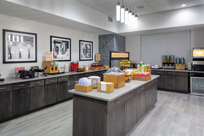 Imagen del bar/restaurante del Hotel Hampton Inn Dunedin. Foto 2