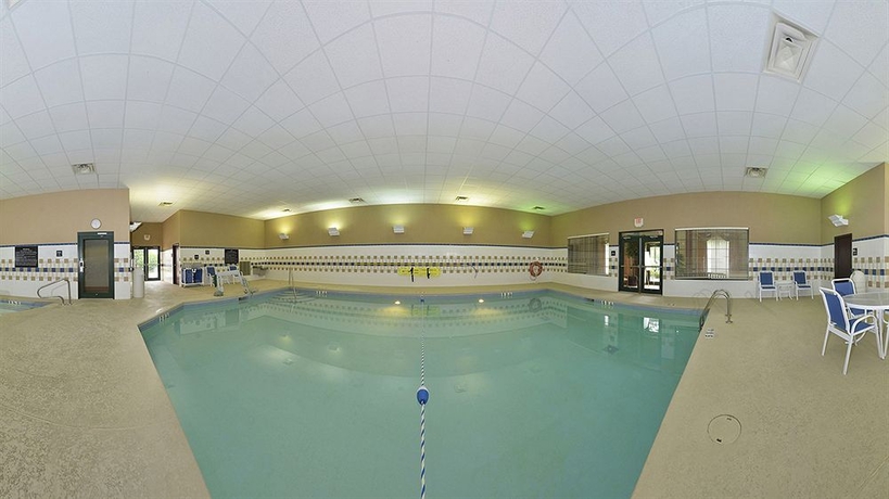 Imagen de la piscina del Hotel Hampton Inn East Aurora. Foto 16