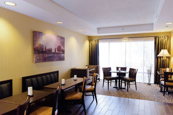 Imagen de los interiores del Hotel Hampton Inn Eau Claire. Foto 12