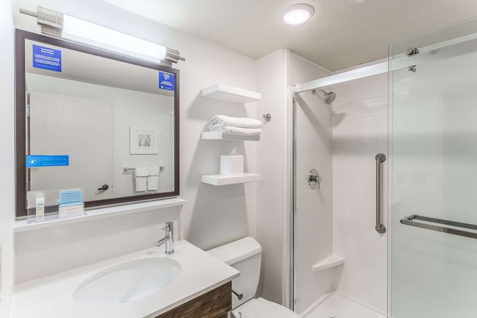 Imagen de la habitación del Hotel Hampton Inn Eau Claire. Foto 10