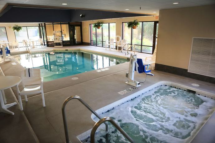 Imagen de la piscina del Hotel Hampton Inn Eau Claire. Foto 20