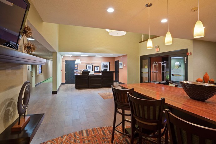 Imagen de los interiores del Hotel Hampton Inn Elkhart IN. Foto 18