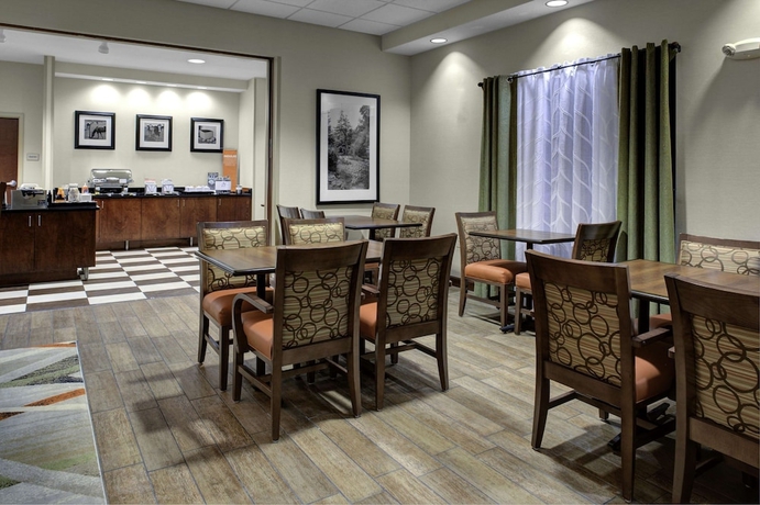 Imagen de los interiores del Hotel Hampton Inn Elkhorn Lake Geneva Area. Foto 11