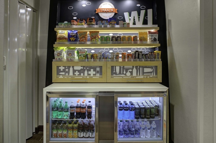 Imagen de los interiores del Hotel Hampton Inn Elkhorn Lake Geneva Area. Foto 12