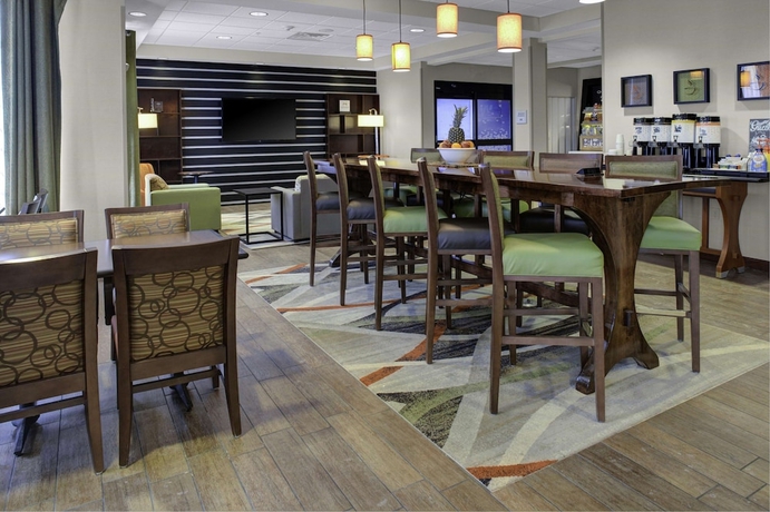 Imagen de los interiores del Hotel Hampton Inn Elkhorn Lake Geneva Area. Foto 15