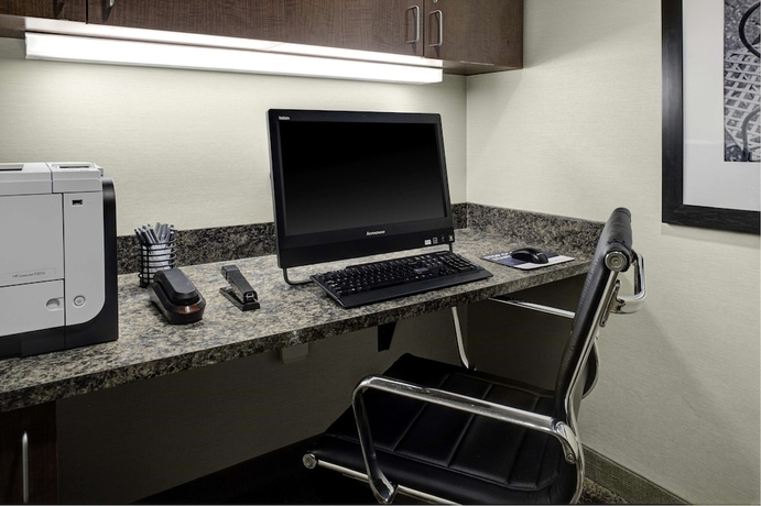 Imagen de la piscina del Hotel Hampton Inn Elkhorn Lake Geneva Area. Foto 19