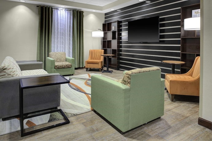 Imagen de los interiores del Hotel Hampton Inn Elkhorn Lake Geneva Area. Foto 17