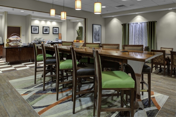 Imagen de los interiores del Hotel Hampton Inn Elkhorn Lake Geneva Area. Foto 18