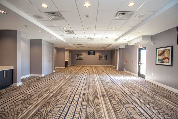 Imagen de los interiores del Hotel Hampton Inn Emerson Lakepoint. Foto 6