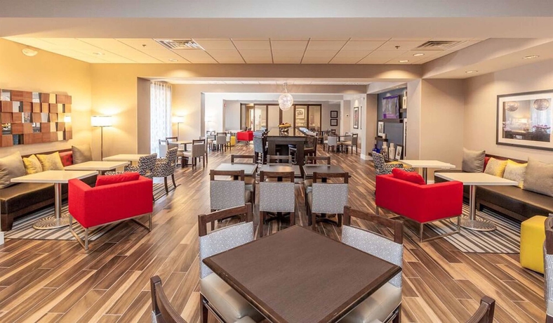 Imagen de los interiores del Hotel Hampton Inn Emerson Lakepoint. Foto 9