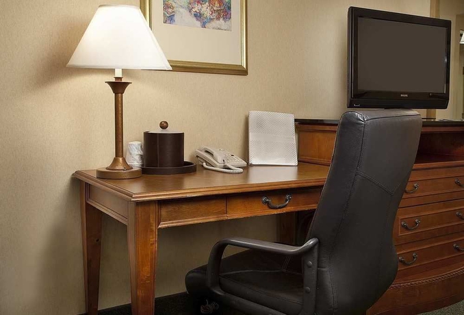 Imagen de los interiores del Hotel Hampton Inn Fairfax City. Foto 16