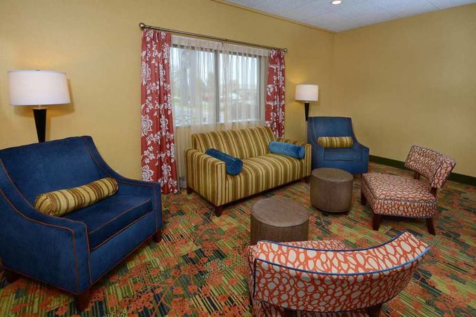 Imagen del bar/restaurante del Hotel Hampton Inn Fayetteville Fort Liberty. Foto 3