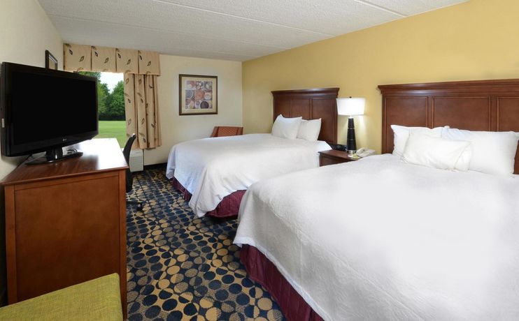 Imagen de los interiores del Hotel Hampton Inn Fayetteville Fort Liberty. Foto 12