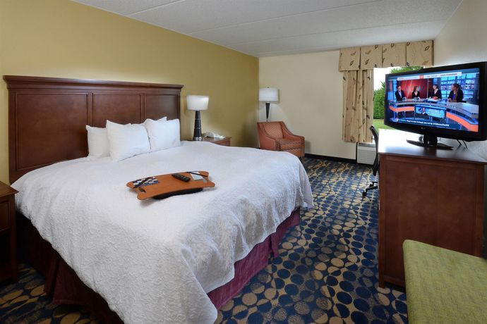 Imagen de los interiores del Hotel Hampton Inn Fayetteville Fort Liberty. Foto 13