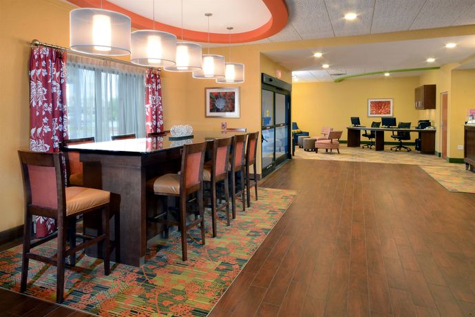 Imagen de los interiores del Hotel Hampton Inn Fayetteville Fort Liberty. Foto 14