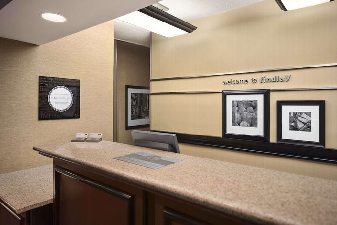 Imagen de los interiores del Hotel Hampton Inn Findlay. Foto 18
