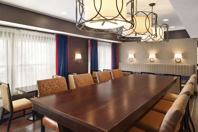 Imagen de los interiores del Hotel Hampton Inn Findlay. Foto 19