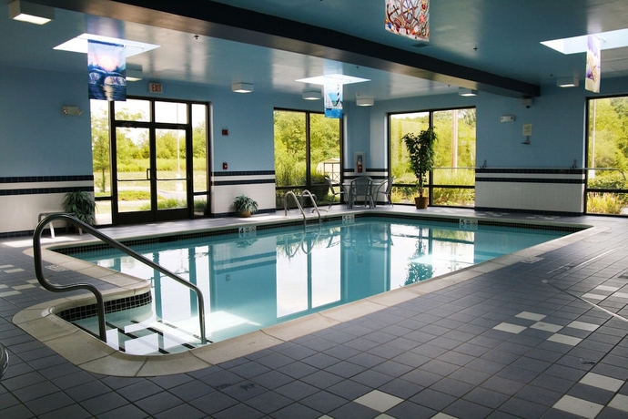 Imagen de la piscina del Hotel Hampton Inn Flemington. Foto 19