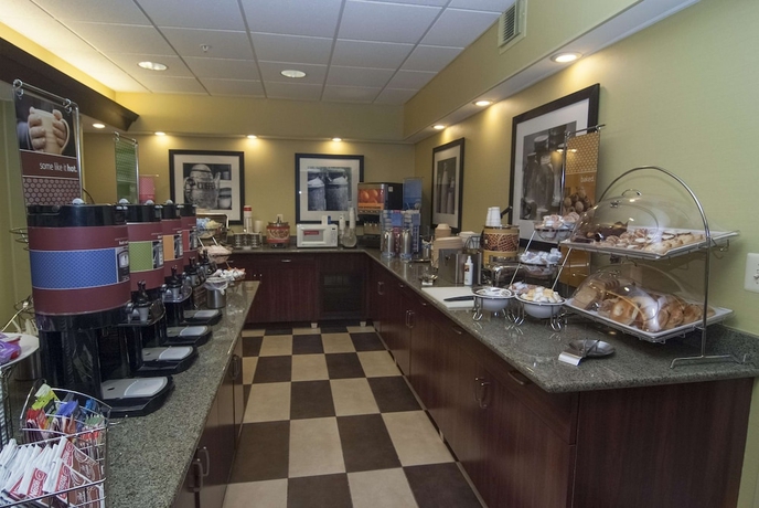 Imagen del bar/restaurante del Hotel Hampton Inn Flemington. Foto 3