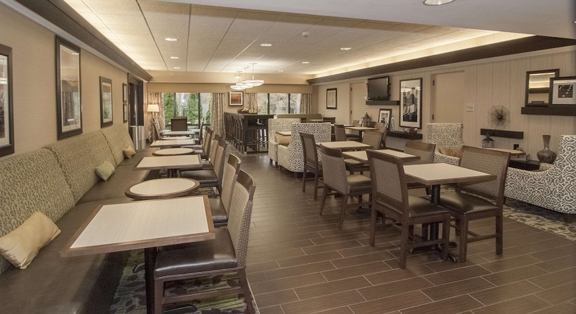 Imagen del bar/restaurante del Hotel Hampton Inn Flemington. Foto 5