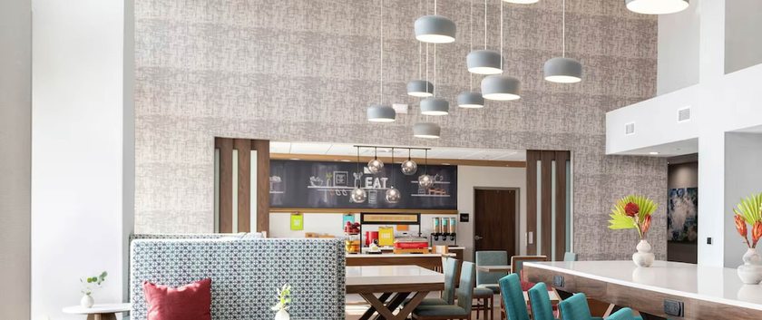 Imagen del bar/restaurante del Hotel Hampton Inn Fort Myers Downtown. Foto 3