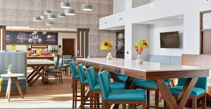 Imagen del bar/restaurante del Hotel Hampton Inn Fort Myers Downtown. Foto 4