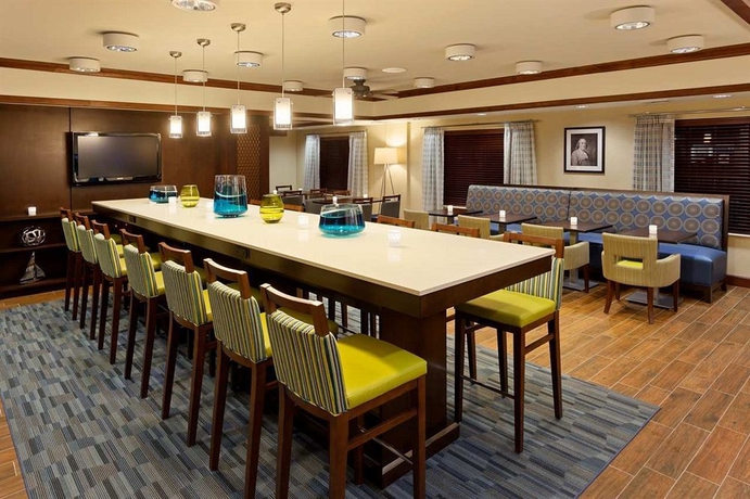Imagen de los interiores del Hotel Hampton Inn Franklin/milford. Foto 10