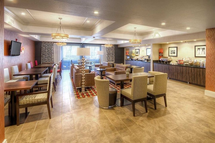 Imagen del bar/restaurante del Hotel Hampton Inn Fremont. Foto 2