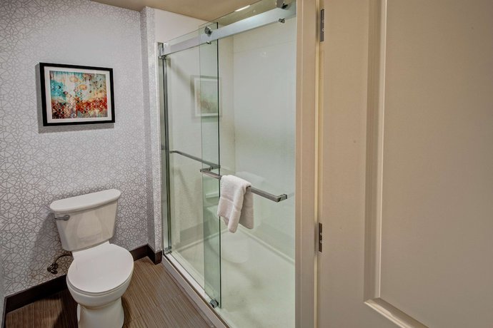 Imagen de la habitación del Hotel Hampton Inn Fresno Airport. Foto 2