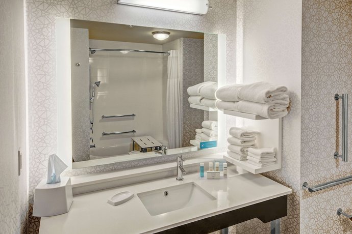 Imagen de la habitación del Hotel Hampton Inn Fresno Airport. Foto 7