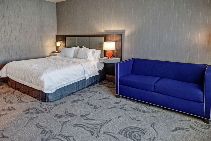 Imagen de la habitación del Hotel Hampton Inn Fresno Airport. Foto 8