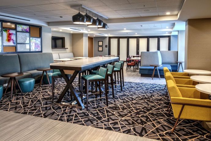 Imagen de los interiores del Hotel Hampton Inn Fresno Airport. Foto 20