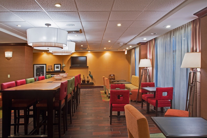 Imagen del bar/restaurante del Hotel Hampton Inn Ft. Lauderdale-commercial Blvd.. Foto 2