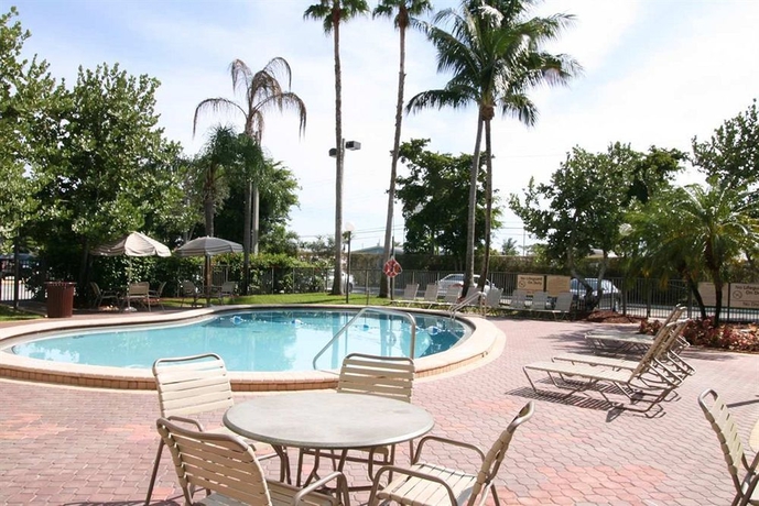 Imagen de la piscina del Hotel Hampton Inn Ft. Lauderdale-cypress Creek. Foto 12
