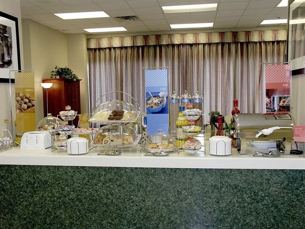 Imagen del bar/restaurante del Hotel Hampton Inn Ft. Walton Beach. Foto 2
