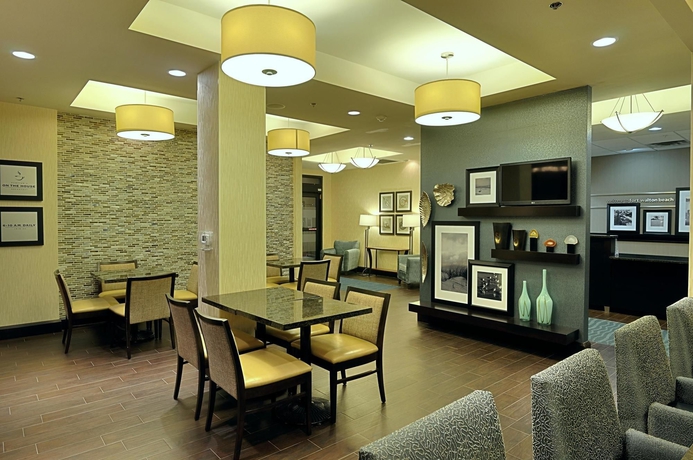 Imagen del bar/restaurante del Hotel Hampton Inn Ft. Walton Beach. Foto 4