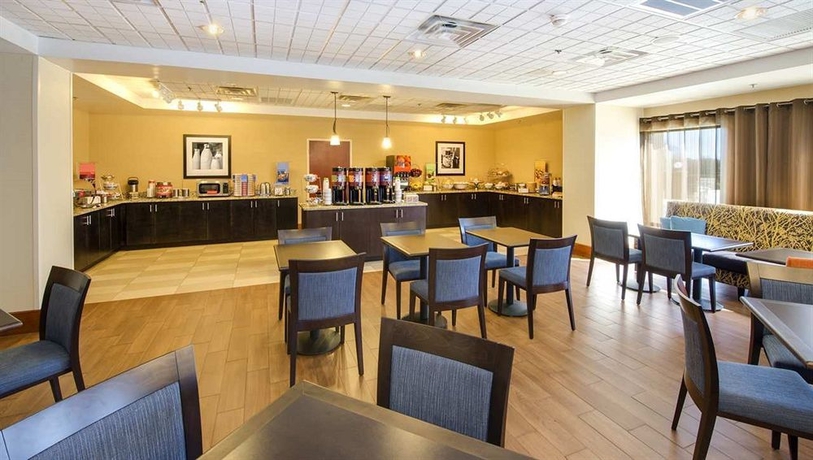 Imagen del bar/restaurante del Hotel Hampton Inn Gaffney. Foto 3