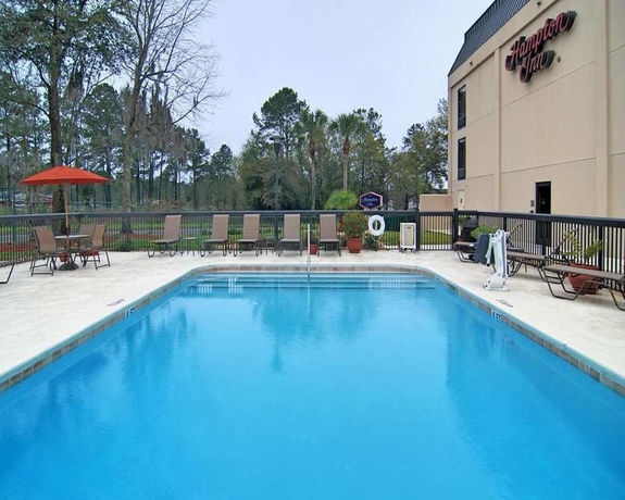 Imagen de la piscina del Hotel Hampton Inn Gainesville. Foto 16