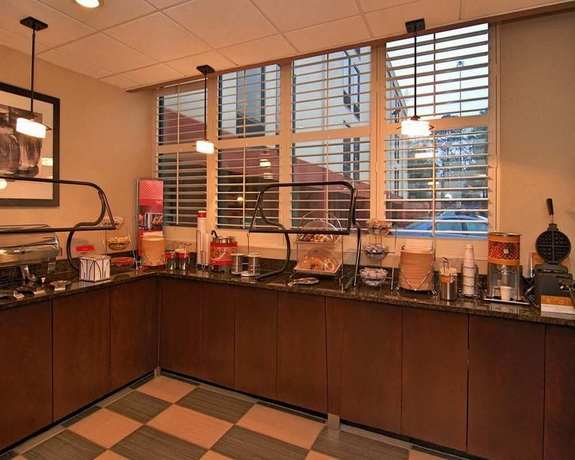 Imagen del bar/restaurante del Hotel Hampton Inn Gainesville. Foto 4
