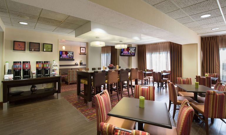 Imagen de los interiores del Hotel Hampton Inn Gainesville, Gainesville. Foto 16