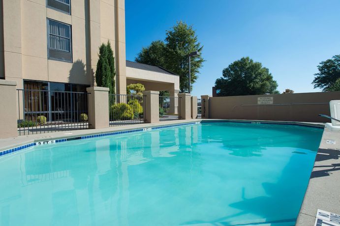 Imagen de la piscina del Hotel Hampton Inn Gainesville, Gainesville. Foto 20