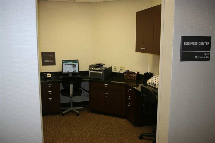 Imagen de los interiores del Hotel Hampton Inn Garden City. Foto 8