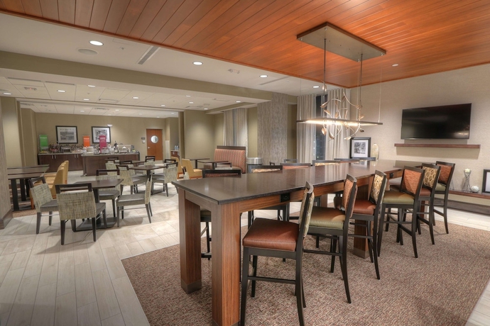 Imagen de los interiores del Hotel Hampton Inn Gatlinburg Historic Nature Trail. Foto 19