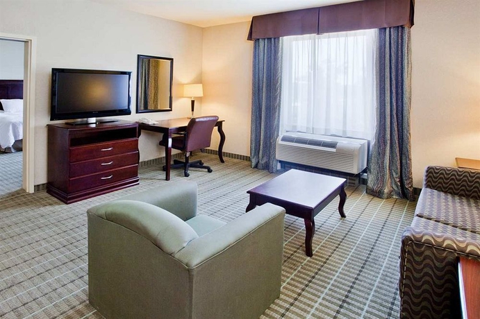 Imagen de los interiores del Hotel Hampton Inn Gonzales. Foto 9